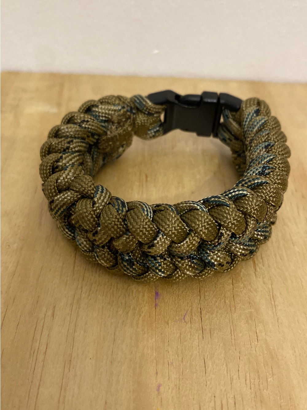 Men's Tactical Paracord Bracelet in Olive Green - Rugged Outdoor Style,8”